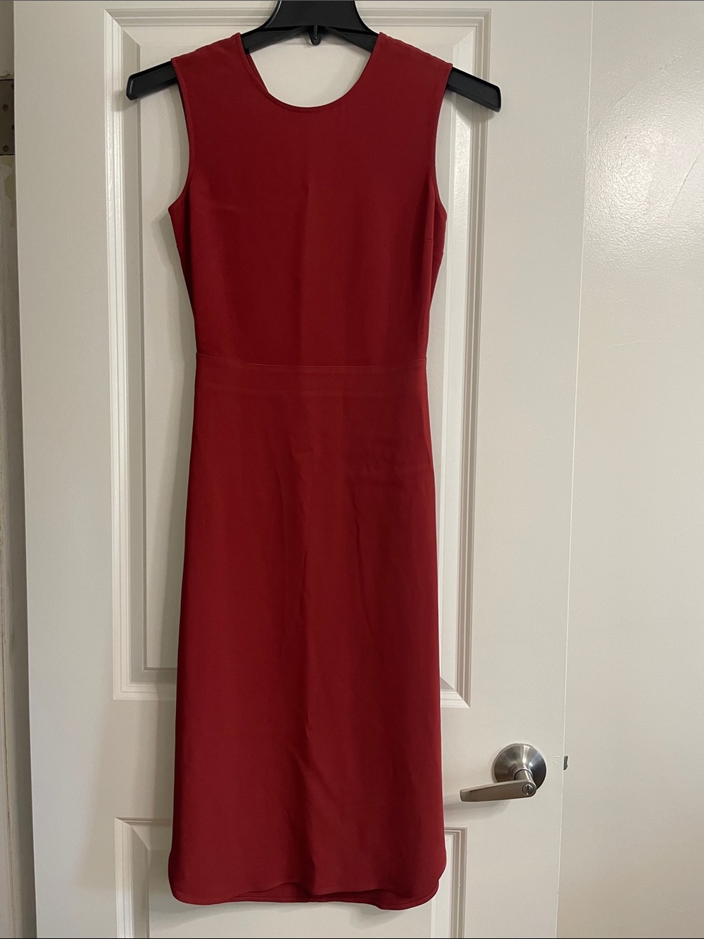 ALC Size 2 Sleeveless Shift Dress Cut Out Back Brick Color Midi Slit